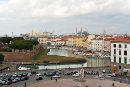 Mansarda Pieno Centro Apartman Livorno Kültér fotó